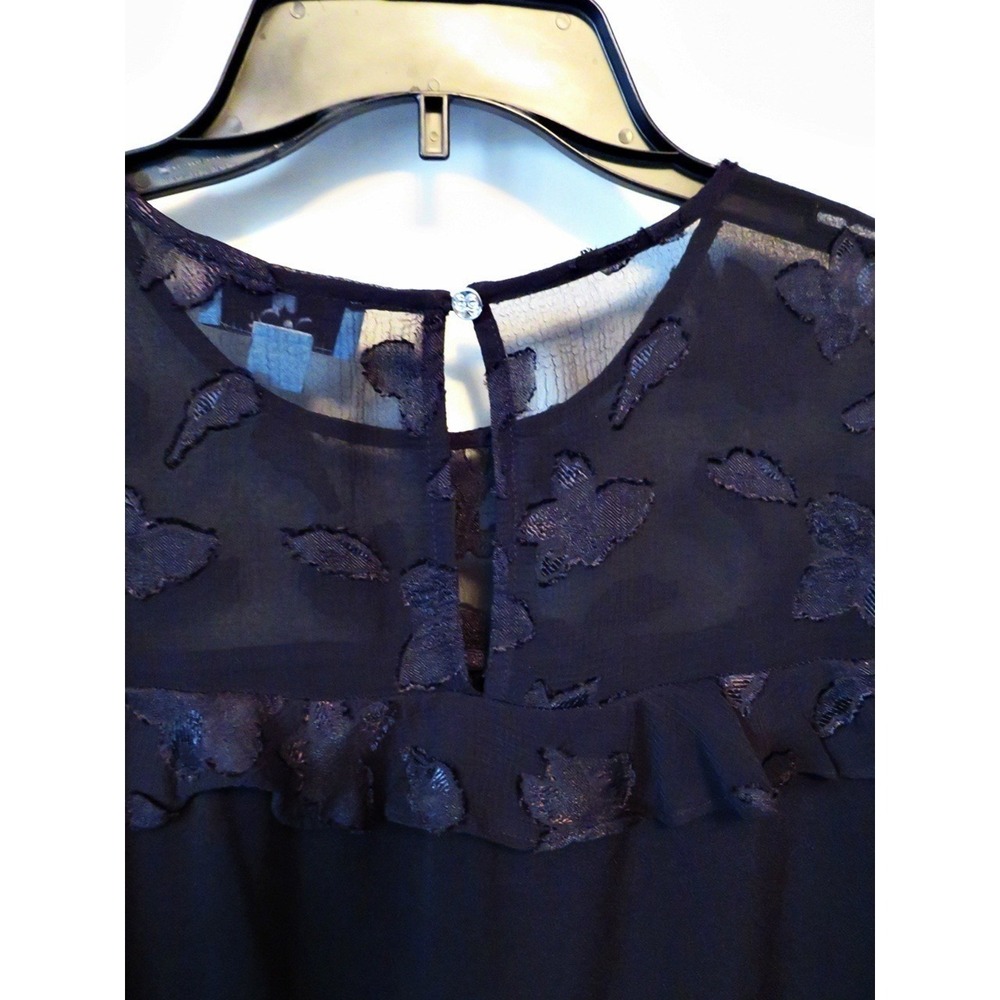 NWOT CeCe Black Top Sheer Upper with Floral Detail Size Small fits like a Medium - Picture 6 of 11